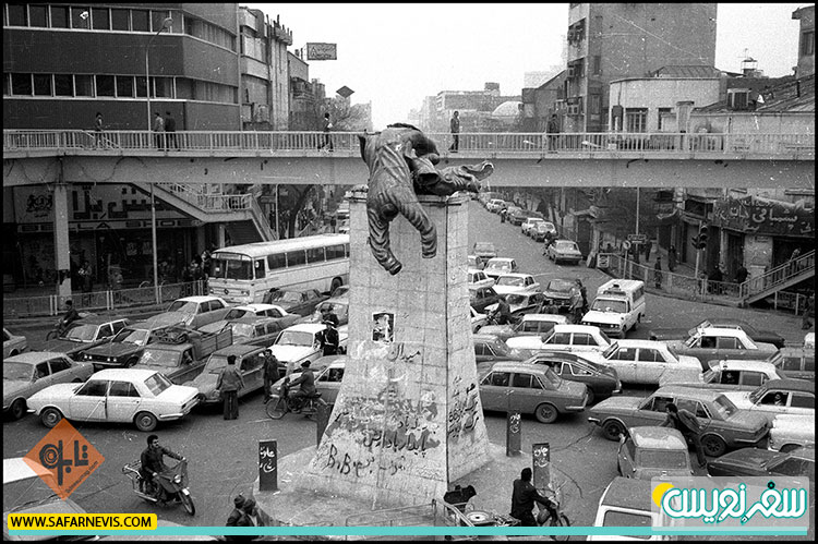 ساختمان انتشارات امیرکبیر در ضلع جنوب شرقی میدان مخبرالدوله - سمت چپ عکس در سالهای انقلاب